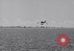 Image US Navy élève pilote effectue le premier vol en solo dans N3N seaplane Pensacola Florida USA, 1938, de la seconde 51 séquences d'archives historiques vidéo 65675028329