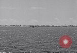 Image US Navy élève pilote effectue le premier vol en solo dans N3N seaplane Pensacola Florida USA, 1938, de la seconde 56 séquences d'archives historiques vidéo 65675028329
