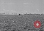 Image US Navy élève pilote effectue le premier vol en solo dans N3N seaplane Pensacola Florida USA, 1938, de la seconde 57 séquences d'archives historiques vidéo 65675028329