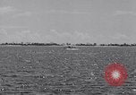 Image US Navy élève pilote effectue le premier vol en solo dans N3N seaplane Pensacola Florida USA, 1938, de la seconde 60 séquences d'archives historiques vidéo 65675028329