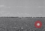 Image US Navy élève pilote effectue le premier vol en solo dans N3N seaplane Pensacola Florida USA, 1938, de la seconde 61 séquences d'archives historiques vidéo 65675028329