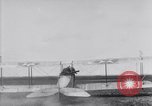 Standbild US Army das fliegende Personal Zug in Joh-4 Jenny Flugzeuge United States USA, 1917, aus Sekunde 10 historischem Filmmaterial Videoclip 65675028344