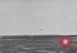 Standbild US Army das fliegende Personal Zug in Joh-4 Jenny Flugzeuge United States USA, 1917, aus Sekunde 35 historischem Filmmaterial Videoclip 65675028344
