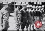 Standbild US Army Ersten Weltkrieg aviator Ausbildung Graduierung United States USA, 1917, aus Sekunde 14 historischem Filmmaterial Videoclip 65675028346