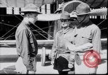 Standbild US Army Ersten Weltkrieg aviator Ausbildung Graduierung United States USA, 1917, aus Sekunde 18 historischem Filmmaterial Videoclip 65675028346