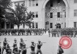 Standbild US Army Ersten Weltkrieg aviator Ausbildung Graduierung United States USA, 1917, aus Sekunde 32 historischem Filmmaterial Videoclip 65675028346