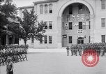 Standbild US Army Ersten Weltkrieg aviator Ausbildung Graduierung United States USA, 1917, aus Sekunde 39 historischem Filmmaterial Videoclip 65675028346