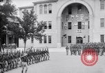 Standbild US Army Ersten Weltkrieg aviator Ausbildung Graduierung United States USA, 1917, aus Sekunde 41 historischem Filmmaterial Videoclip 65675028346