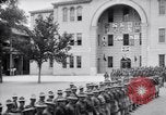 Standbild US Army Ersten Weltkrieg aviator Ausbildung Graduierung United States USA, 1917, aus Sekunde 45 historischem Filmmaterial Videoclip 65675028346