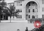 Standbild US Army Ersten Weltkrieg aviator Ausbildung Graduierung United States USA, 1917, aus Sekunde 47 historischem Filmmaterial Videoclip 65675028346