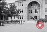 Standbild US Army Ersten Weltkrieg aviator Ausbildung Graduierung United States USA, 1917, aus Sekunde 49 historischem Filmmaterial Videoclip 65675028346