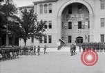 Standbild US Army Ersten Weltkrieg aviator Ausbildung Graduierung United States USA, 1917, aus Sekunde 50 historischem Filmmaterial Videoclip 65675028346
