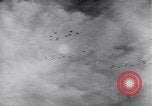 Standbild B-17 Bomber der Amerikanischen 47th Bomb Group Vereinigtes Königreich, 1942, aus Sekunde 15 historischem Filmmaterial Videoclip 65675028381