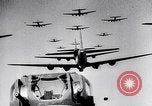 Standbild B-17 Bomber der Amerikanischen 47th Bomb Group Vereinigtes Königreich, 1942, aus Sekunde 24 historischem Filmmaterial Videoclip 65675028381