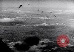 Standbild B-17 Bomber der Amerikanischen 47th Bomb Group Vereinigtes Königreich, 1942, aus Sekunde 29 historischem Filmmaterial Videoclip 65675028381