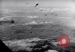 Standbild B-17 Bomber der Amerikanischen 47th Bomb Group Vereinigtes Königreich, 1942, aus Sekunde 31 historischem Filmmaterial Videoclip 65675028381
