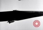 Standbild B-17 Bomber der Amerikanischen 47th Bomb Group Vereinigtes Königreich, 1942, aus Sekunde 32 historischem Filmmaterial Videoclip 65675028381