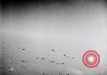 Standbild B-17 Bomber der Amerikanischen 47th Bomb Group Vereinigtes Königreich, 1942, aus Sekunde 40 historischem Filmmaterial Videoclip 65675028381