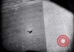 Standbild B-17 Bomber der Amerikanischen 47th Bomb Group Vereinigtes Königreich, 1942, aus Sekunde 57 historischem Filmmaterial Videoclip 65675028381