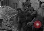 Immagine di Prigionieri tedeschi Bastogne Belgio, 1945, secondo 32 filmato di repertorio 65675028440