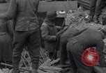 Immagine di Prigionieri tedeschi Bastogne Belgio, 1945, secondo 39 filmato di repertorio 65675028440