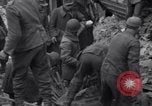 Immagine di Prigionieri tedeschi Bastogne Belgio, 1945, secondo 42 filmato di repertorio 65675028440