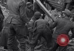 Immagine di Prigionieri tedeschi Bastogne Belgio, 1945, secondo 43 filmato di repertorio 65675028440