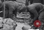 Immagine di Prigionieri tedeschi Bastogne Belgio, 1945, secondo 52 filmato di repertorio 65675028440