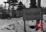 Image des épaves de véhicules Bastogne Belgique, 1945, de la seconde 8 séquences d'archives historiques vidéo 65675028441