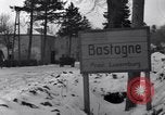 Image des épaves de véhicules Bastogne Belgique, 1945, de la seconde 11 séquences d'archives historiques vidéo 65675028441