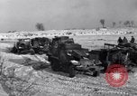 Image des épaves de véhicules Bastogne Belgique, 1945, de la seconde 29 séquences d'archives historiques vidéo 65675028441