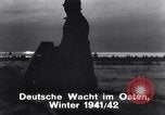 Standbild Schnee gebunden Deutsche angreifen Ostfront, 1942, aus Sekunde 27 historischem Filmmaterial Videoclip 65675028442