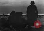 Standbild Schnee gebunden Deutsche angreifen Ostfront, 1942, aus Sekunde 32 historischem Filmmaterial Videoclip 65675028442