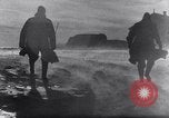 Standbild Schnee gebunden Deutsche angreifen Ostfront, 1942, aus Sekunde 39 historischem Filmmaterial Videoclip 65675028442