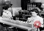 Immagine di Donne americane United States USA, 1941, secondo 52 filmato di repertorio 65675028444