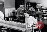 Immagine di Donne americane United States USA, 1941, secondo 54 filmato di repertorio 65675028444
