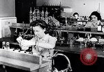 Immagine di Donne americane United States USA, 1941, secondo 56 filmato di repertorio 65675028444