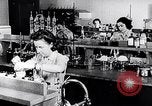 Immagine di Donne americane United States USA, 1941, secondo 57 filmato di repertorio 65675028444