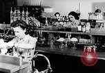 Immagine di Donne americane United States USA, 1941, secondo 58 filmato di repertorio 65675028444