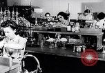 Immagine di Donne americane United States USA, 1941, secondo 59 filmato di repertorio 65675028444