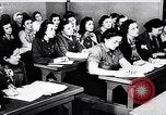 Image Les femmes américaines soutiennent les efforts de défense de la Seconde Guerre mondiale AS Ainsi que la première Guerre mondiale United States USA, 1943, de la seconde 11 séquences d'archives historiques vidéo 65675028455