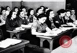 Image Les femmes américaines soutiennent les efforts de défense de la Seconde Guerre mondiale AS Ainsi que la première Guerre mondiale United States USA, 1943, de la seconde 12 séquences d'archives historiques vidéo 65675028455