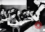 Image Les femmes américaines soutiennent les efforts de défense de la Seconde Guerre mondiale AS Ainsi que la première Guerre mondiale United States USA, 1943, de la seconde 14 séquences d'archives historiques vidéo 65675028455