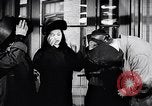 Image Les femmes américaines soutiennent les efforts de défense de la Seconde Guerre mondiale AS Ainsi que la première Guerre mondiale United States USA, 1943, de la seconde 49 séquences d'archives historiques vidéo 65675028455