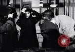 Image Les femmes américaines soutiennent les efforts de défense de la Seconde Guerre mondiale AS Ainsi que la première Guerre mondiale United States USA, 1943, de la seconde 50 séquences d'archives historiques vidéo 65675028455