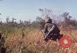 Immagine di Stati Uniti Marines Con Thien Vietnam, 1967, secondo 17 filmato di repertorio 65675028465