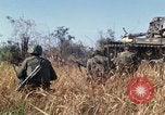 Immagine di Stati Uniti Marines Con Thien Vietnam, 1967, secondo 27 filmato di repertorio 65675028465