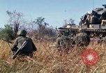 Immagine di Stati Uniti Marines Con Thien Vietnam, 1967, secondo 30 filmato di repertorio 65675028465