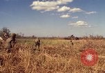 Immagine di Stati Uniti Marines Con Thien Vietnam, 1967, secondo 46 filmato di repertorio 65675028465
