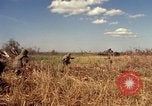 Immagine di Stati Uniti Marines Con Thien Vietnam, 1967, secondo 48 filmato di repertorio 65675028465
